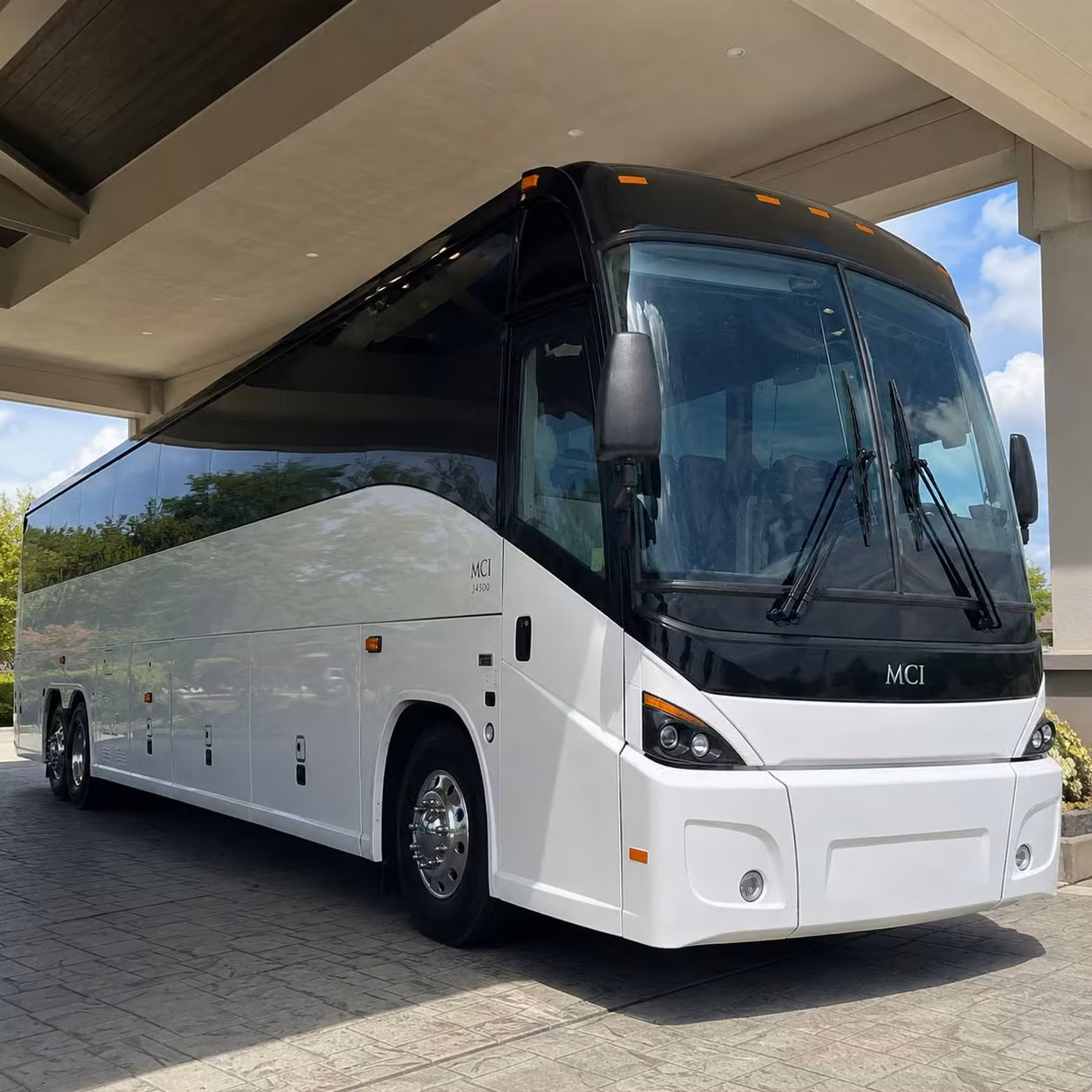 long distance airport runs from round rock are no problem with the right bus