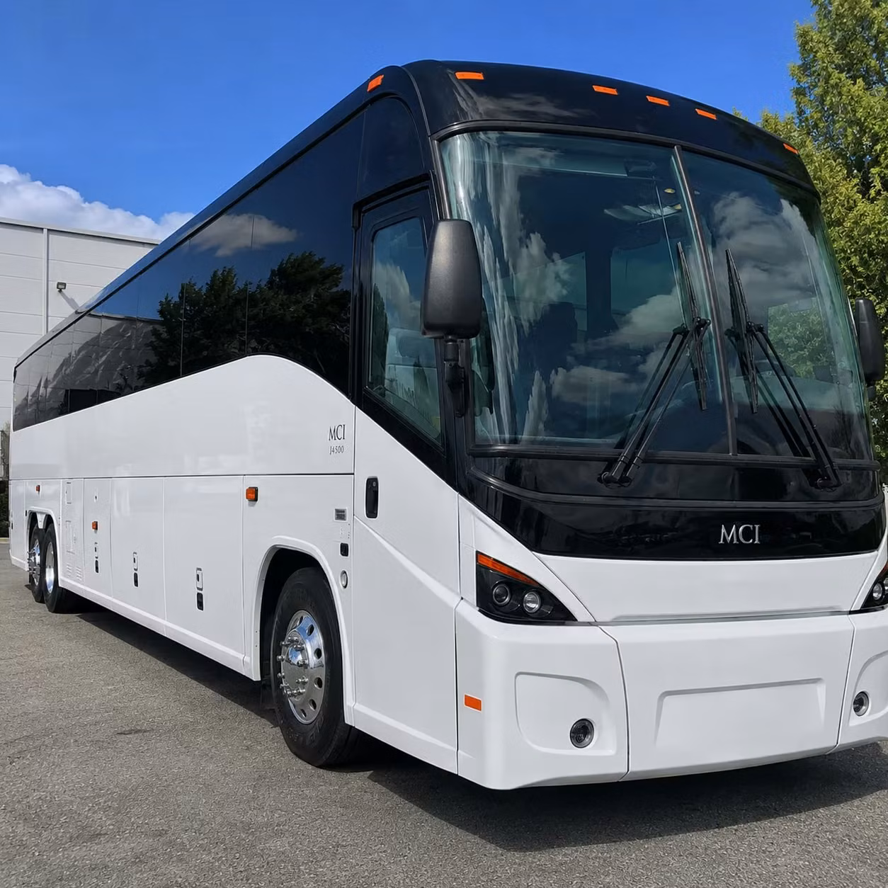 round rock groups rely on private bus rentals to reach austin bergstrom international airport on time